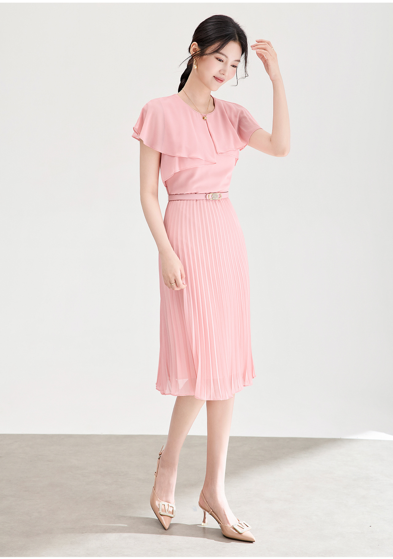 Đầm maxi nữ thắt eo chất liệu chiffon phối lá sen xếp ly — màu đen chi tiết 4