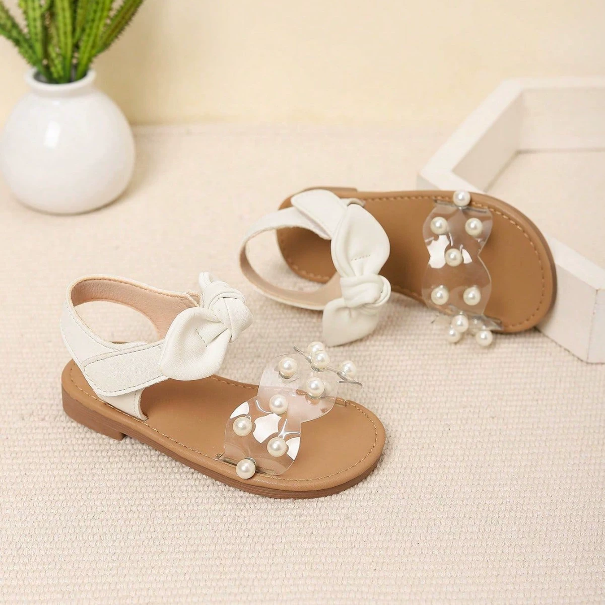 Трансграничная внешнеторговая школа стиль прозрачный с бантом