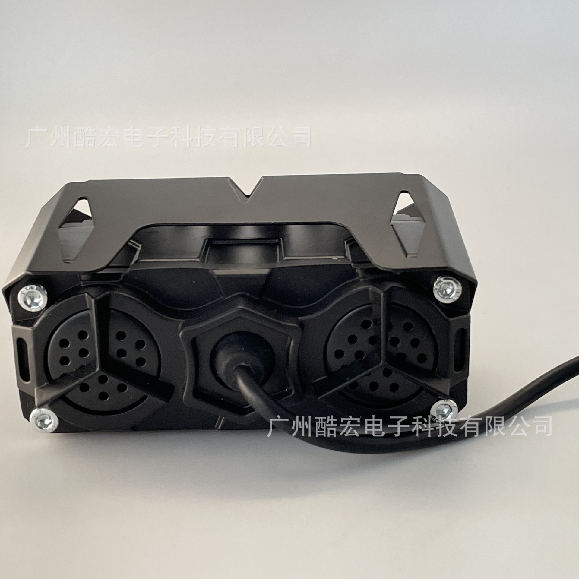 Motocicleta LED faro con ventilador de tres ojos lejos y cerca de la luz impermeable de dos colores luz modificada fuera de carretera faro auxiliar