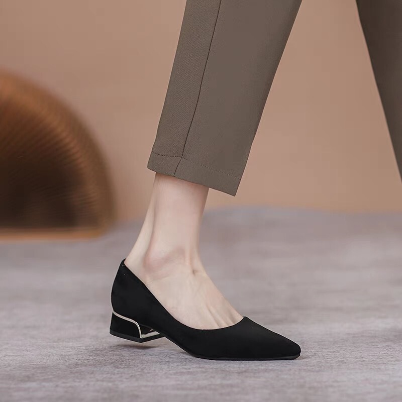 Women's Black Suede Pointed-Toe Low-Heeled Shoes with Chunky Heels, Suitable for Wide Feet, Comfortable for Work and Commuting Women's Black Suede Pointed-Toe Low-Heeled Shoes with Chunky Heels, Suitable for Wide Feet, Comfortable for Work and Commuting