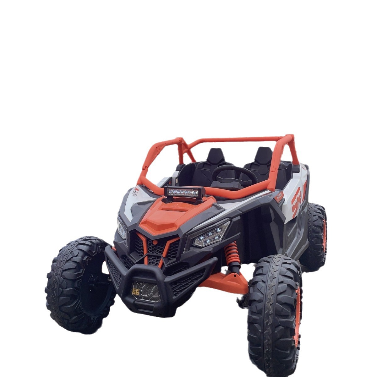 Un niño de 13 años, un gran vehículo todoterreno eléctrico de cuatro ruedas, un control remoto de dos plazas, puede sentarse en un automóvil para padres e hijos para adultos, un diseño de dos plazas