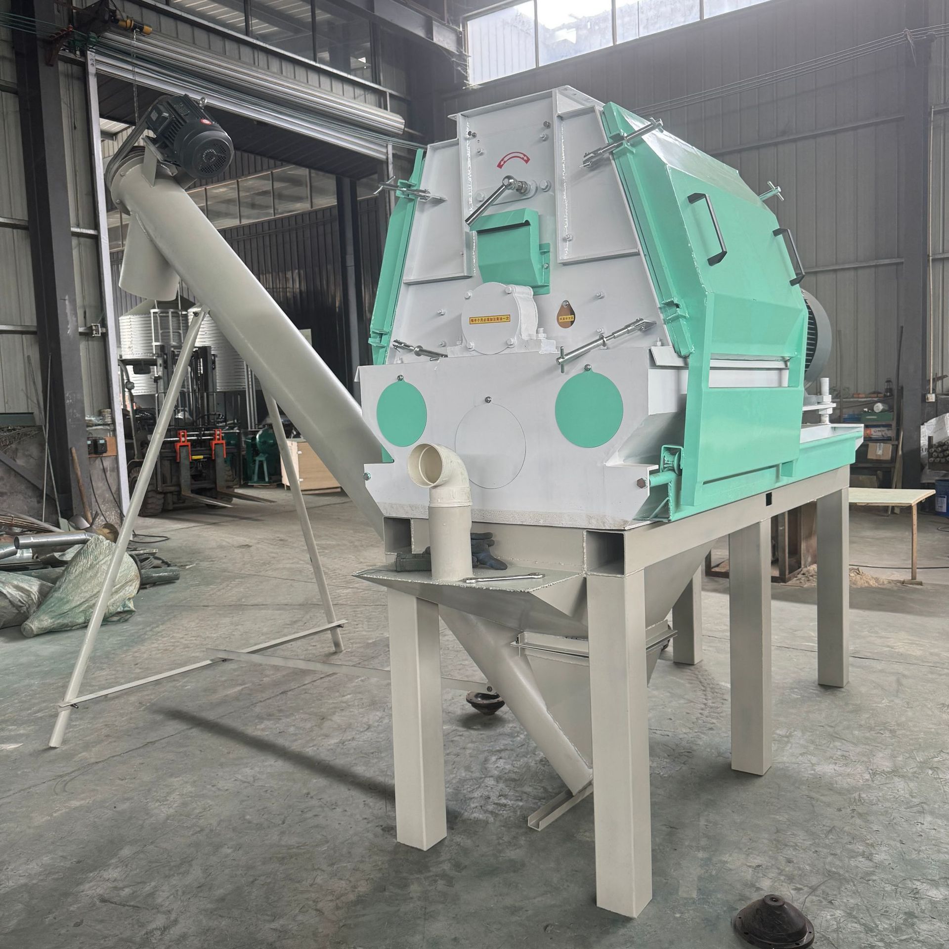 玉米芯稻壳粉碎机中小型饲料加工成套设备家禽动物饲料精细粉碎机