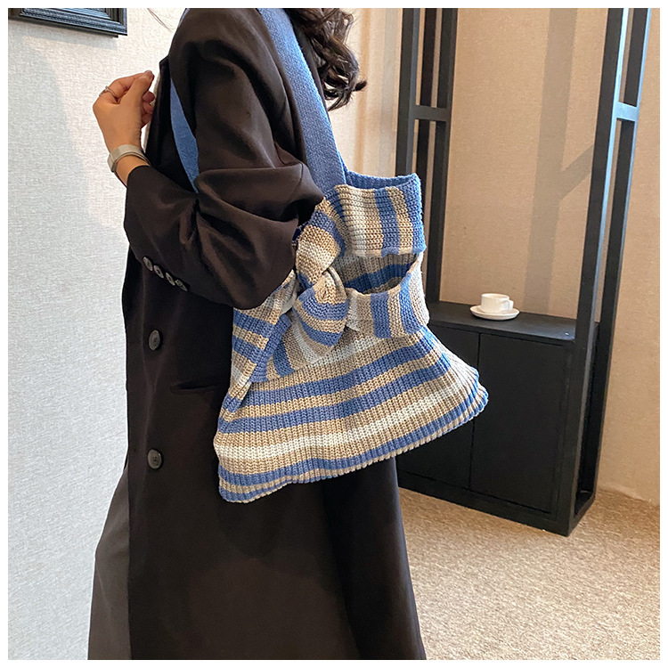 Women's Large Knit Stripe Vintage Style Classic Style Magnetic Buckle Shoulder Bag display picture 18