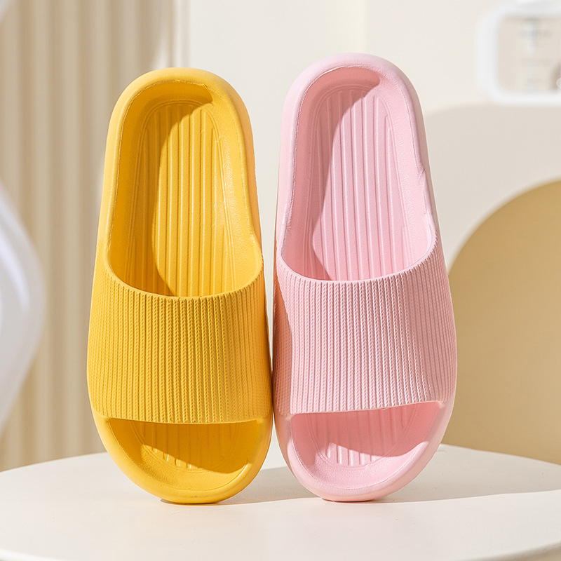 Summer slippers, comfortable men's massager