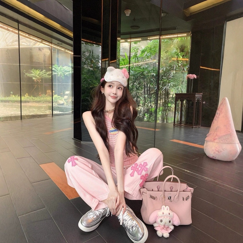 The Pink-Toned Cro Sweet Pink Denim Jeans Are Naturally Super Gentle, and This Pair of Pants Is Particularly so The Pink-Toned Cro Sweet Pink Denim Jeans Are Naturally Super Gentle, and This Pair of Pants Is Particularly so