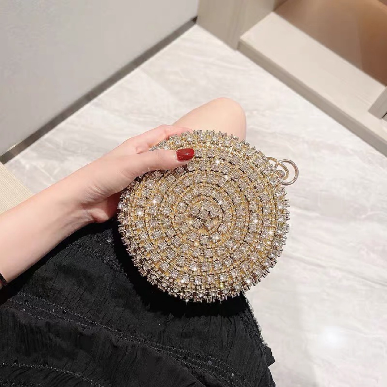Black Gold Silver Polyester Solid Color Rhinestone Round Evening Bags display picture 3