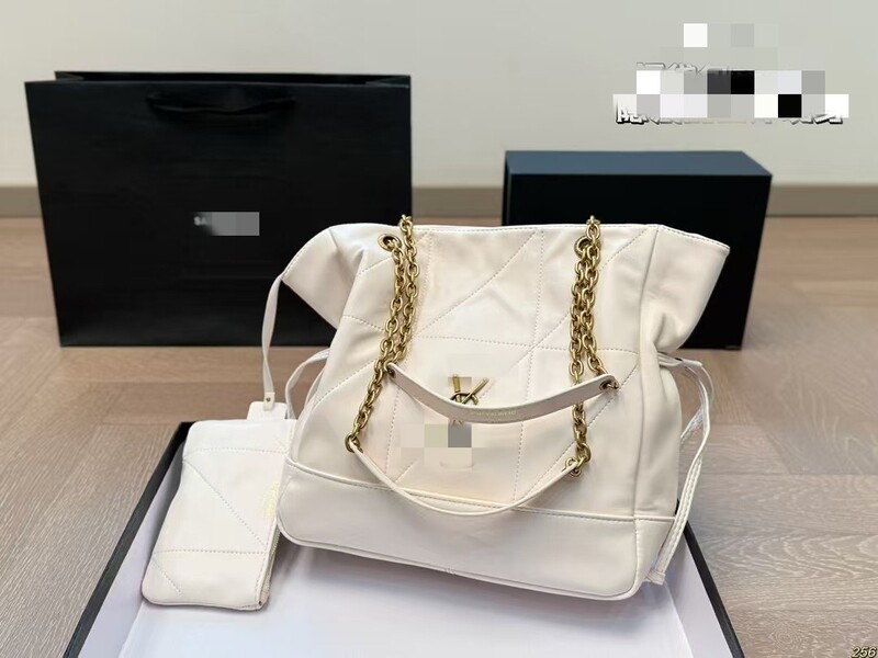 New Drawstring Bag Bag Large Capacity Commuter Tote Bag Genuine Leather Garbage Bag Advanced Sense Chain Shoulder Handbag New Drawstring Bag Bag Large Capacity Commuter Tote Bag Genuine Leather Garbage Bag Advanced Sense Chain Shoulder Handbag