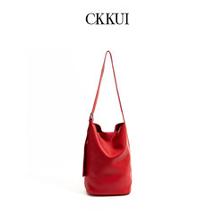 CKKUI ライト高級ニッチソフトレザー PU レッドバッグハイエンドバケットバッグ大容量通勤ショルダートートバッグ