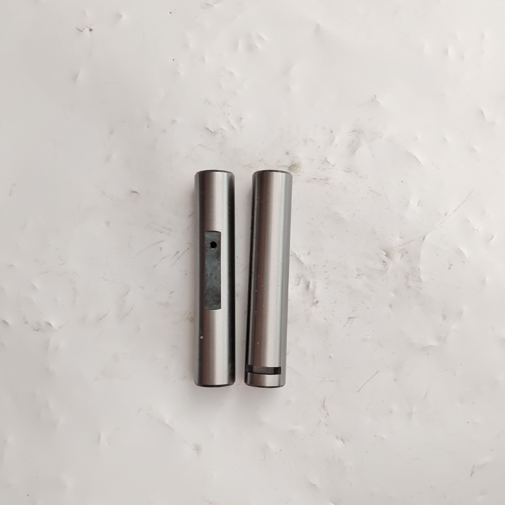 豪沃HOWO前销钢板销WG9000520040