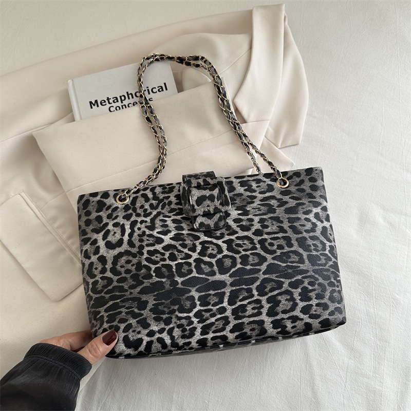 2024 invierno nueva moda bolso de hombro con estampado de leopardo popular de este año bolso de axilas de viajero de celebridades de Internet bolso de alto valor