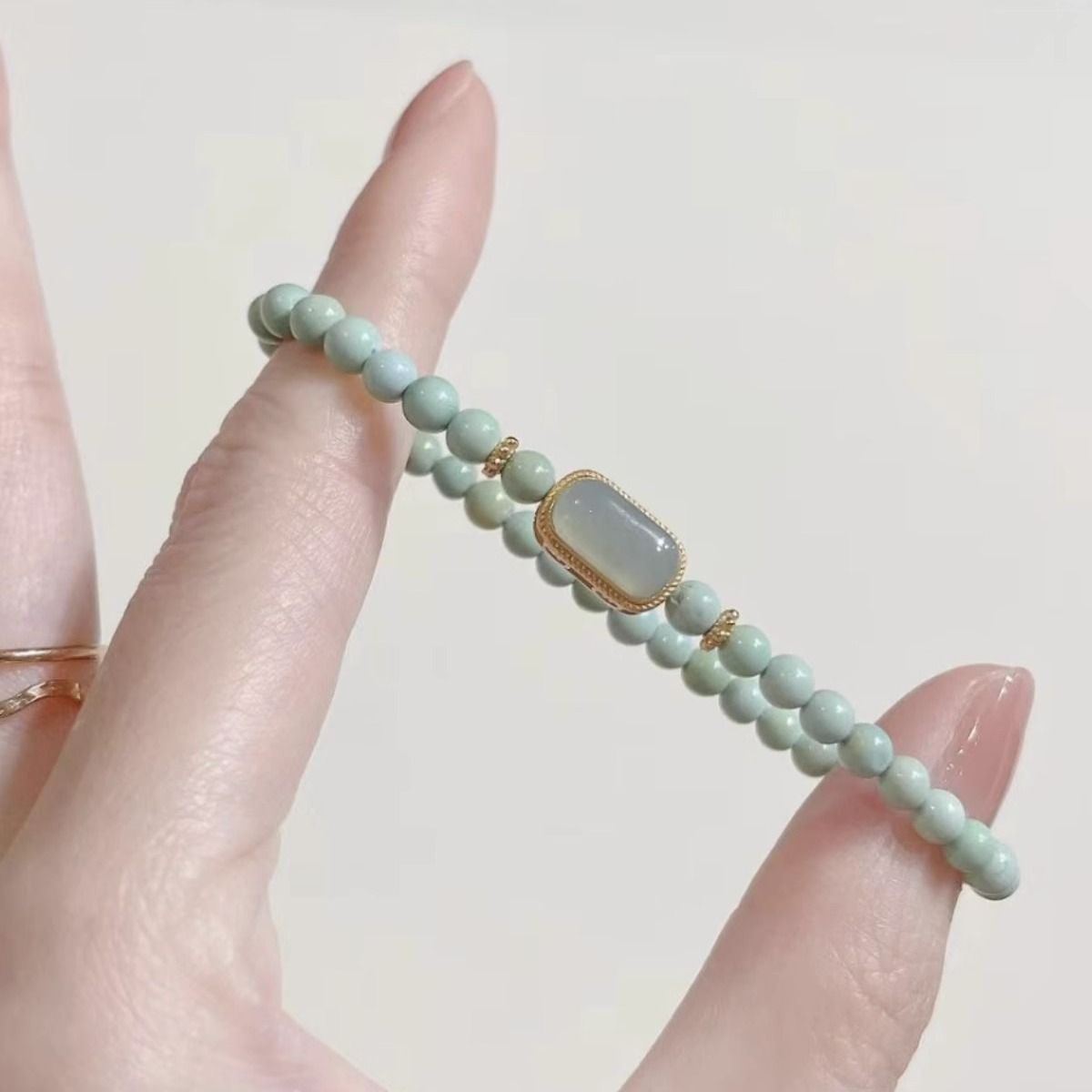 Green design retro beaded bracelet