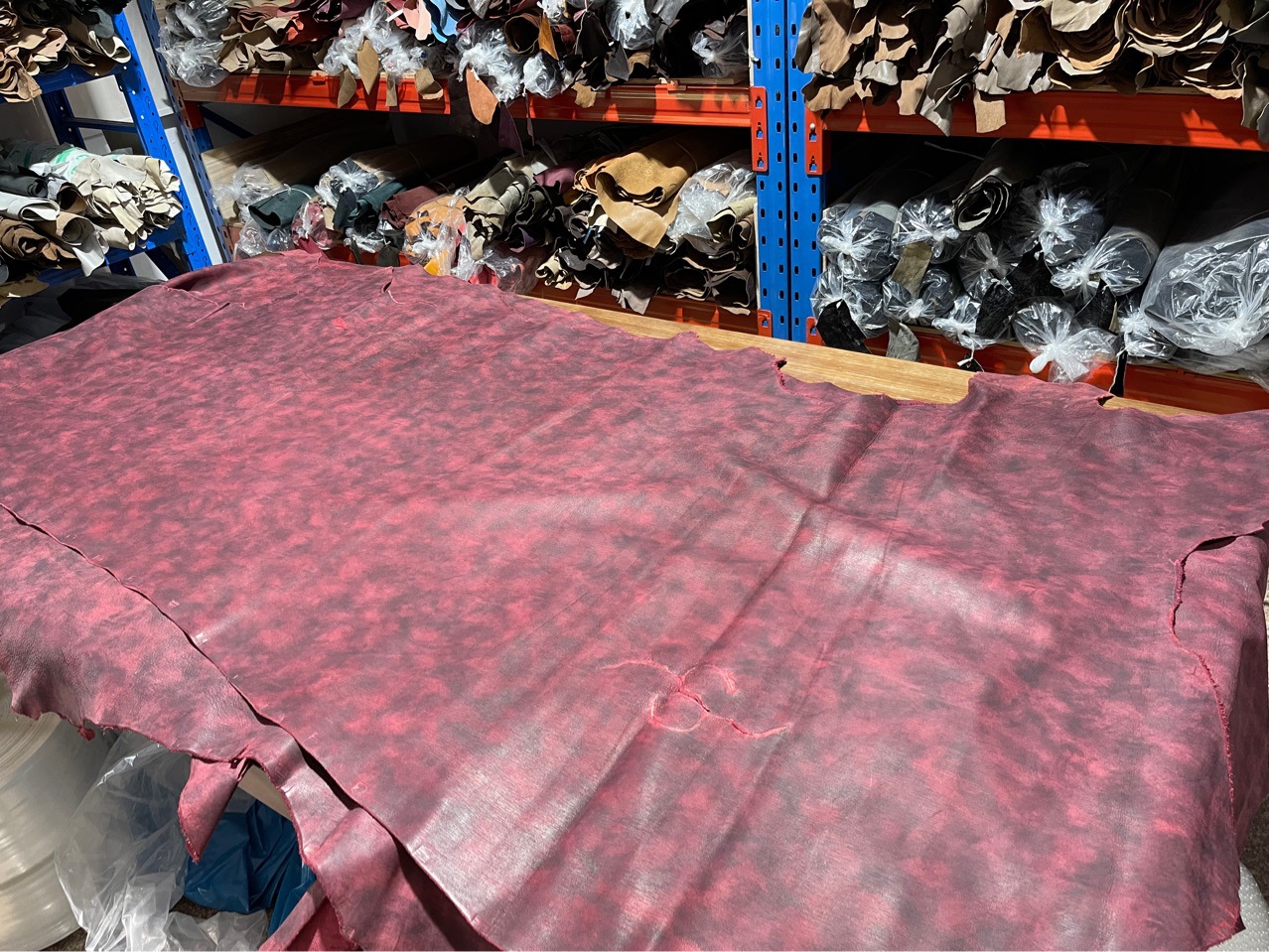 prime asia酒红色双色头层牛皮1.5mm 15/尺