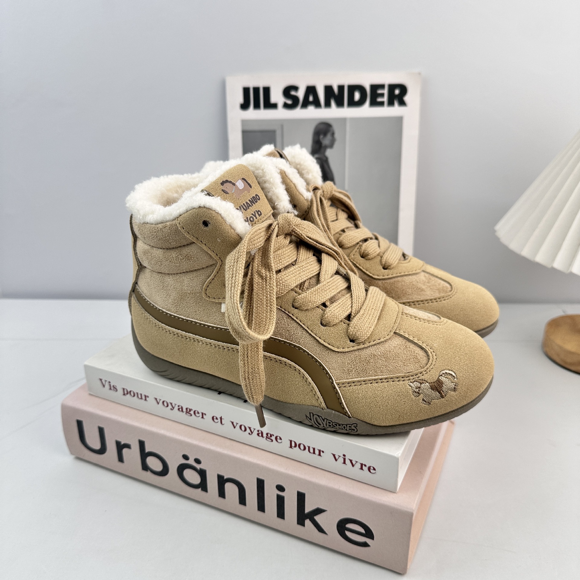 Zapatos de mujer y zapatos de madera de vello de mujer calentamiento de algodón, zapatos de cabello nicho, zapatos de cabello de algodón, zapatos de entrenamiento de pequeña división de cabello