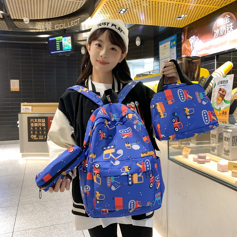 新型の流行は国境を越えて大容量のリュックサックがレジャーで旅行に出かけます。|undefined
