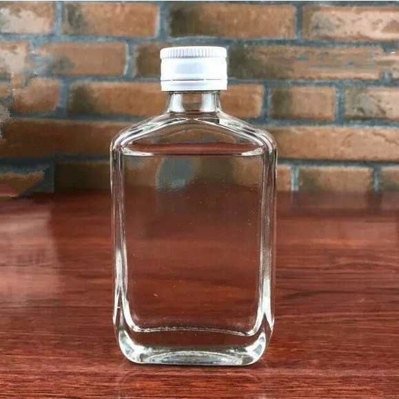 厂家现货创意酒瓶晶白料玻璃100ml丝口扁酒瓶劲酒江小白酒瓶