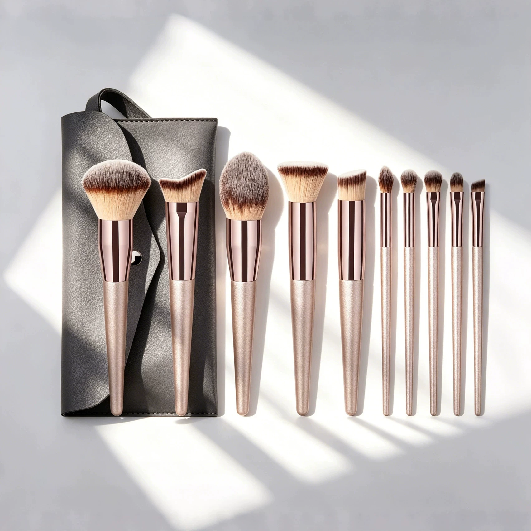Набор кистей (FINDCOLOR MAKEUP) 14 шт., ручки цвета шампань, чехол для путешествий
