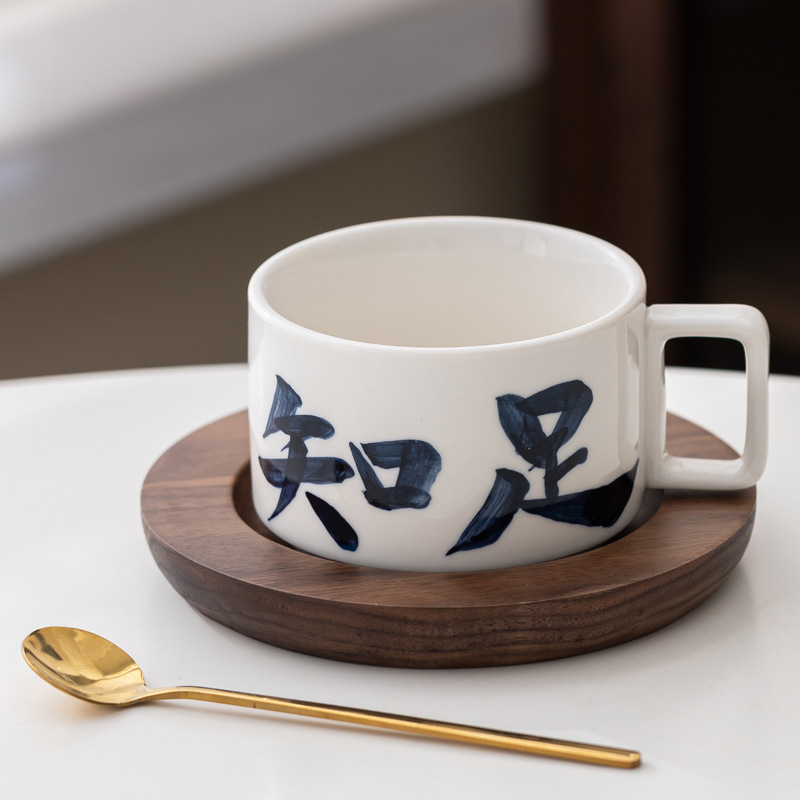 Cuchara de taza contenta