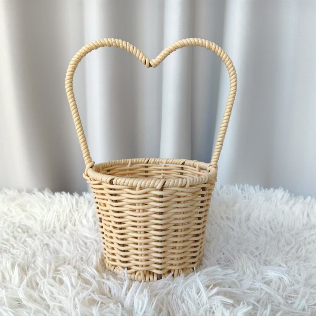 Cesta Tejida de Flores de Vid, Hecha a Mano y Decorativa para Fiestas y Arreglos Florales image 13