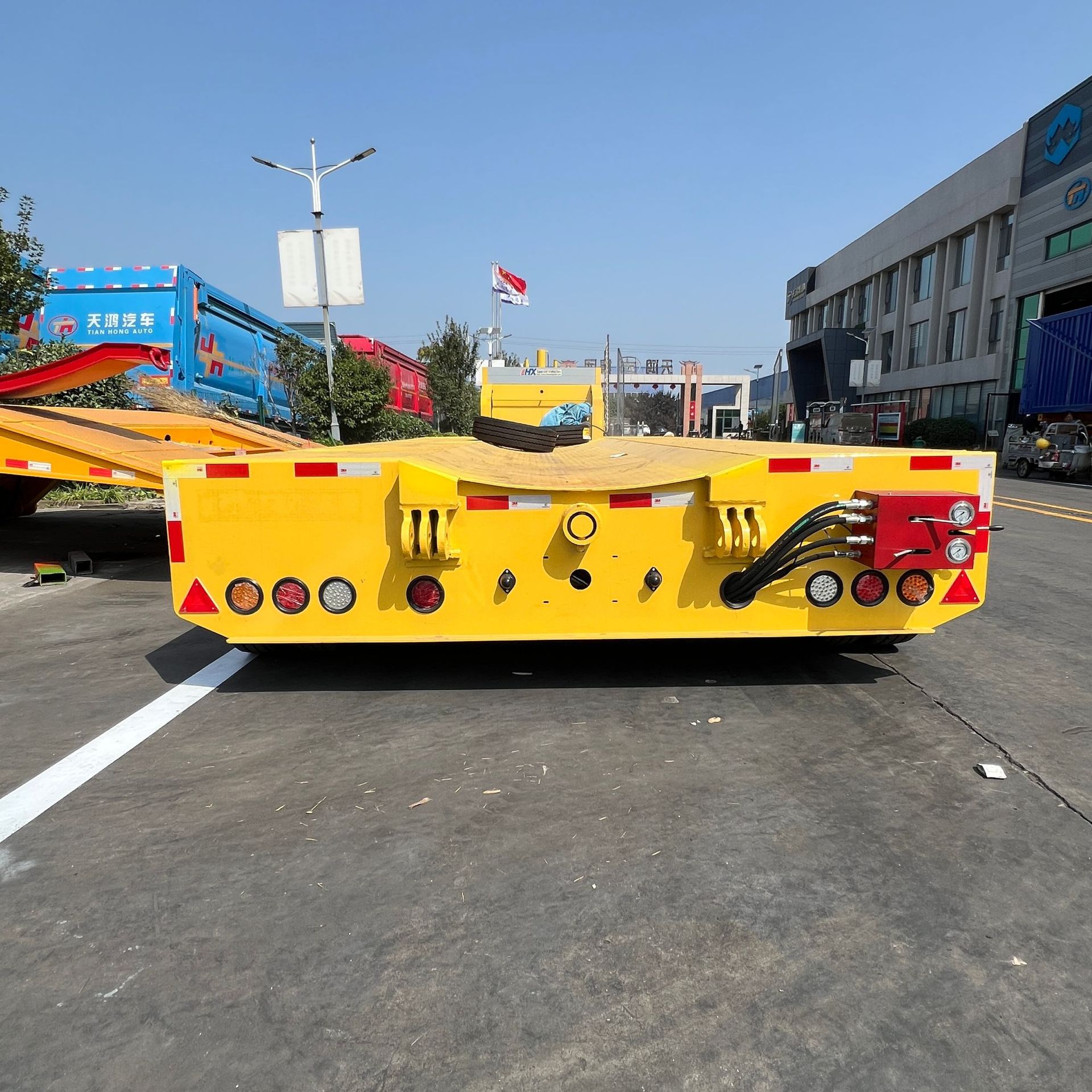 Manufacturer of Foreign Trade Sales and Transportation of Heavy Equipment Machinery Hydraulic Steering Goose Head Lift Lowering Flatbed Semi-Trailer Trailer