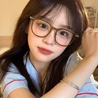 Очки без рецепта TikTok и Xiaohongshu в одном стиле для женщин, с защитой от синего света, крутого чайного цвета, осветляющие и утягивающие, можно установить с линзами по рецепту.