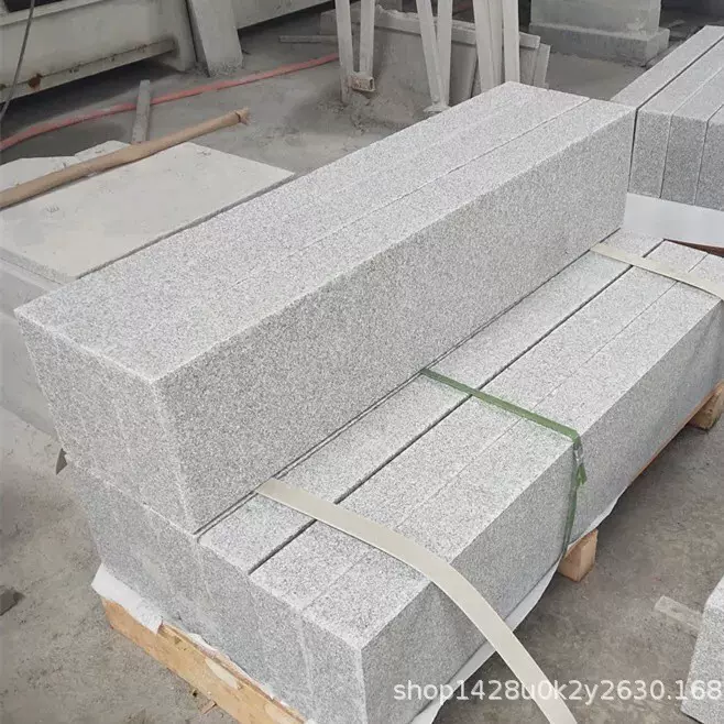 天然花岗岩芝麻灰白黑黄锈石黄金麻黑金沙霞红路沿石地铺加工定制