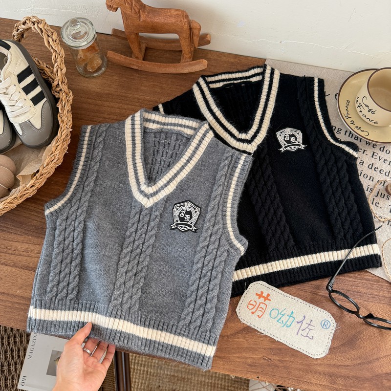 2025 New Children's College Style Knitted Vest, Boys and Girls' Cable Knit V-Neck Sweater Vest, Versatile and Stylish for Spring and Autumn