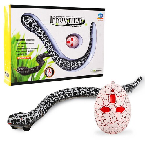 Remote controlled rattlesnake, cross-border prank and scary simulation animal model, crawling realistic toy snake pet, funny cat