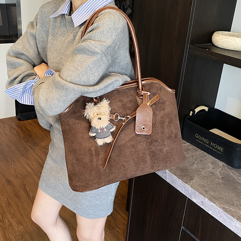 Bolso de ternudo transfronterizo de alta calidad bolso especial para mujeres otoño y invierno 2025 nuevo bolso de brazo de moda bolso de hombro universal
