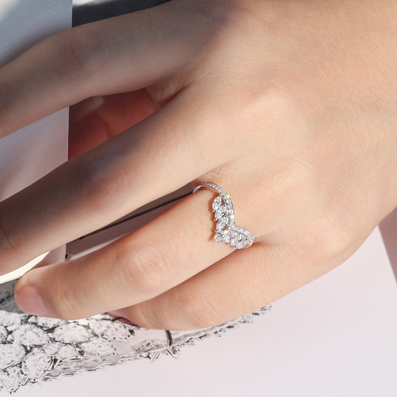 18K platino anillo de diamantes S925 plata caballo en forma de ojo fila anillo apilado clásico en forma de V anillo de diamantes de las mujeres ventas directas de la fábrica