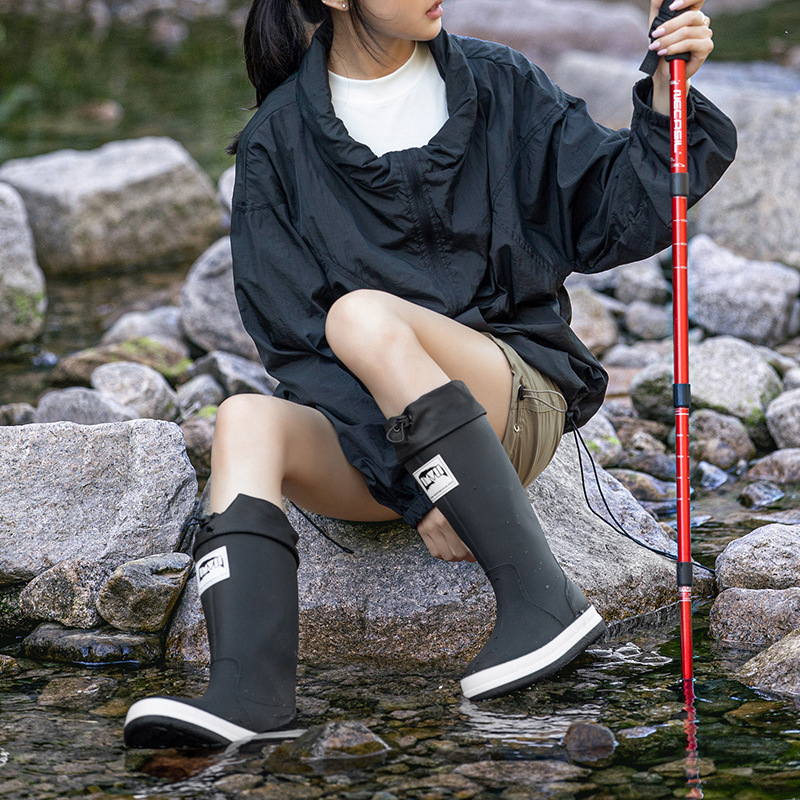 新型の防水靴の女性のダイナミック防水夏のタイプの雨靴の耐摩耗性の黒い屋外の渉水雨靴のゴム靴の卸売り|undefined