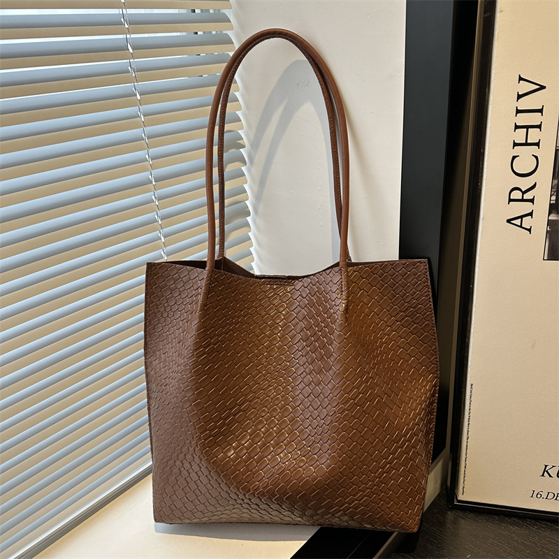 Relajación retro 2025 nueva moda tejida bolso Tote bolso casual para niños y madres bolso literario de un solo hombro para axila