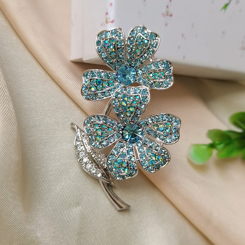 Blue high-end brooch