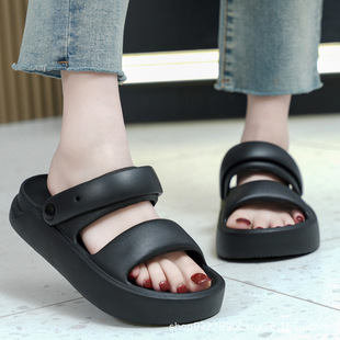 ��ײ���һ����Ů���������⴩�ļ���ˮ��Ь����Ҭ���p�r��ɳ����