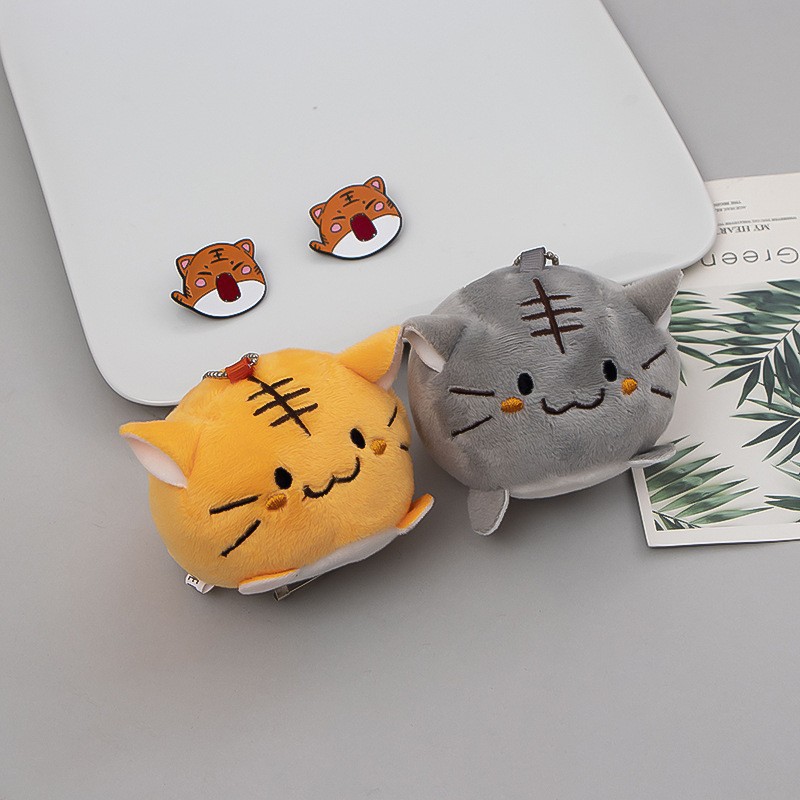 Cadena de dibujos animados broches de pelusa lindas muñecas pines creativos accesorios de pareja al por mayor joyas colgantes nicho