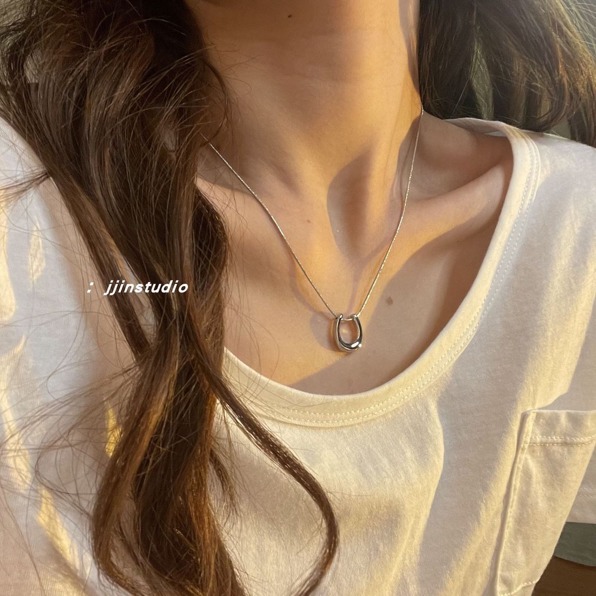 Collana a forma di U in acciaio al titanio dallo stile freddo e indifferente, design di nicchia femminile, ciondolo a ferro di cavallo, lusso leggero,_voghion.com