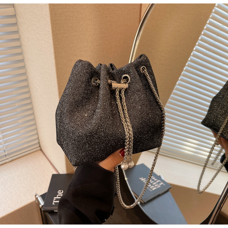 2024 Borsa a tracolla piccola con catena a secchiello versatile e alla moda con alta qualità e nuova borsa a tracolla unica e popolare_voghion.com