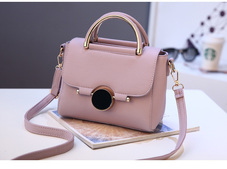 Women's Small Pu Leather Solid Color Vintage Style Classic Style Square Lock Clasp Crossbody Bag display picture 13