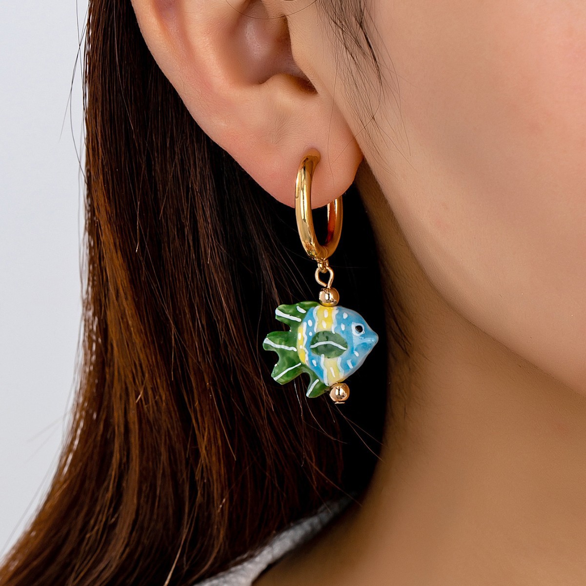 국경 간 뜨거운 판매 세라믹 손으로 그린 귀여운 색 물고기 귀 버클 휴일 스타일 맞춤형 청도 대외 무역 보석 귀걸이