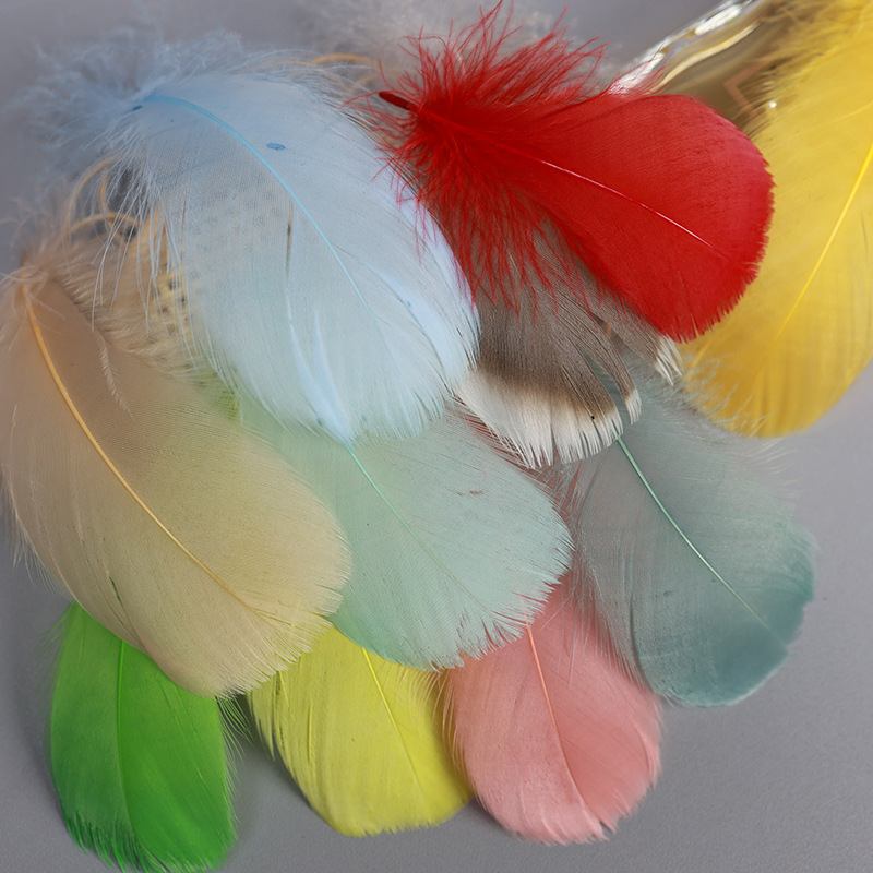 Factory wholesale goose feather floating color feather gift box decoration material filling bouquet wreath handmade DIY accessories