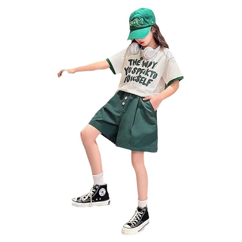 Traje de verano para niñas 2024 Nuevo estilo occidental de los niños de moda de manga corta casual mediano y grandes pantalones cortos de verano para niños traje de dos piezas