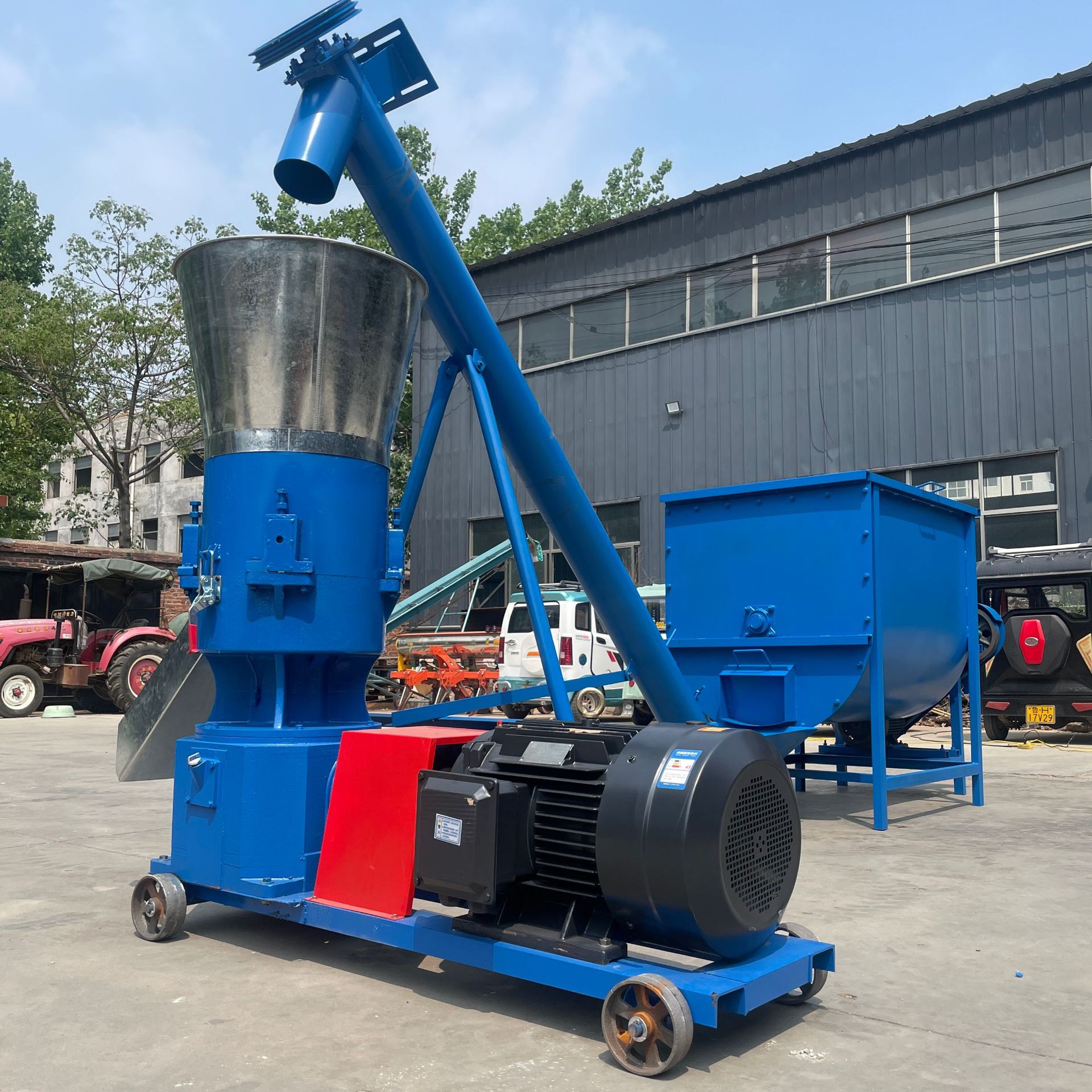 Máquina de granulación de alimentación de tres ruedas tipo 160 granulador de alimentación doméstico de pollos y ganado, máquina de alimentación seca y húmeda de 400 kg por hora