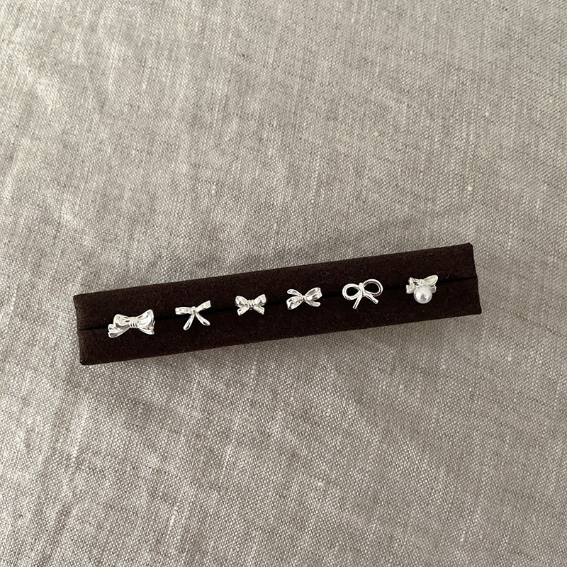Sophisticated small elegant cute fashionable earrings with bow