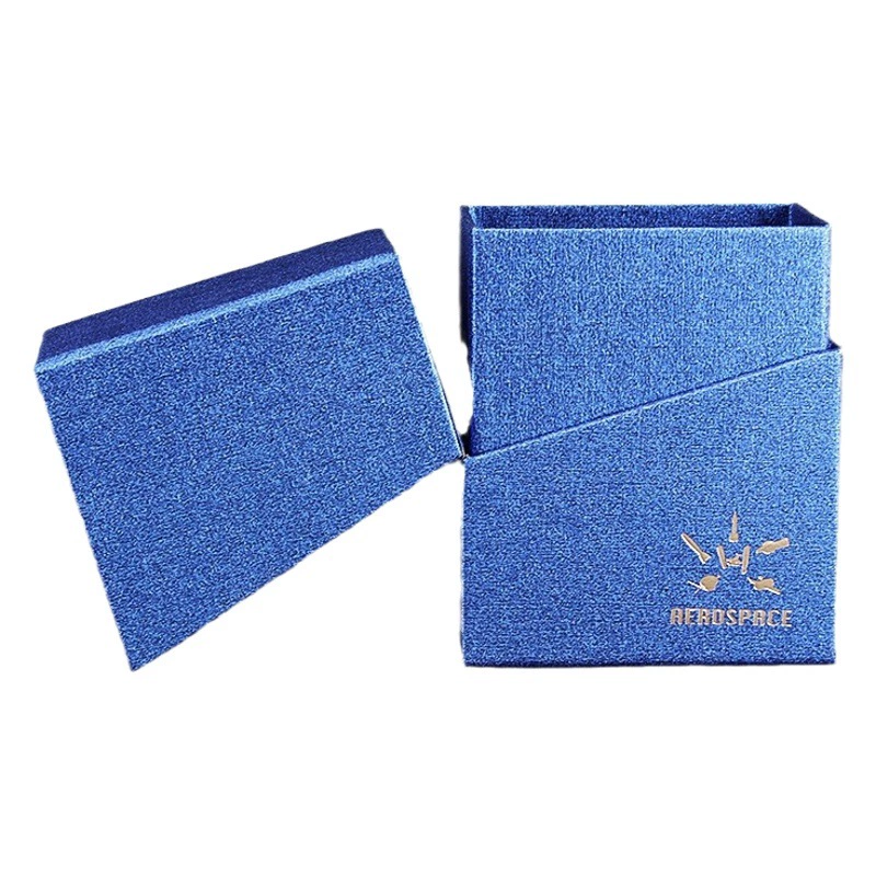 Производители обрабатывают различные типы упаковочных коробок для яиц с откидной крышкой, подарочных коробок для косметики и помады, сувенирных подарков с откидной крышкой.