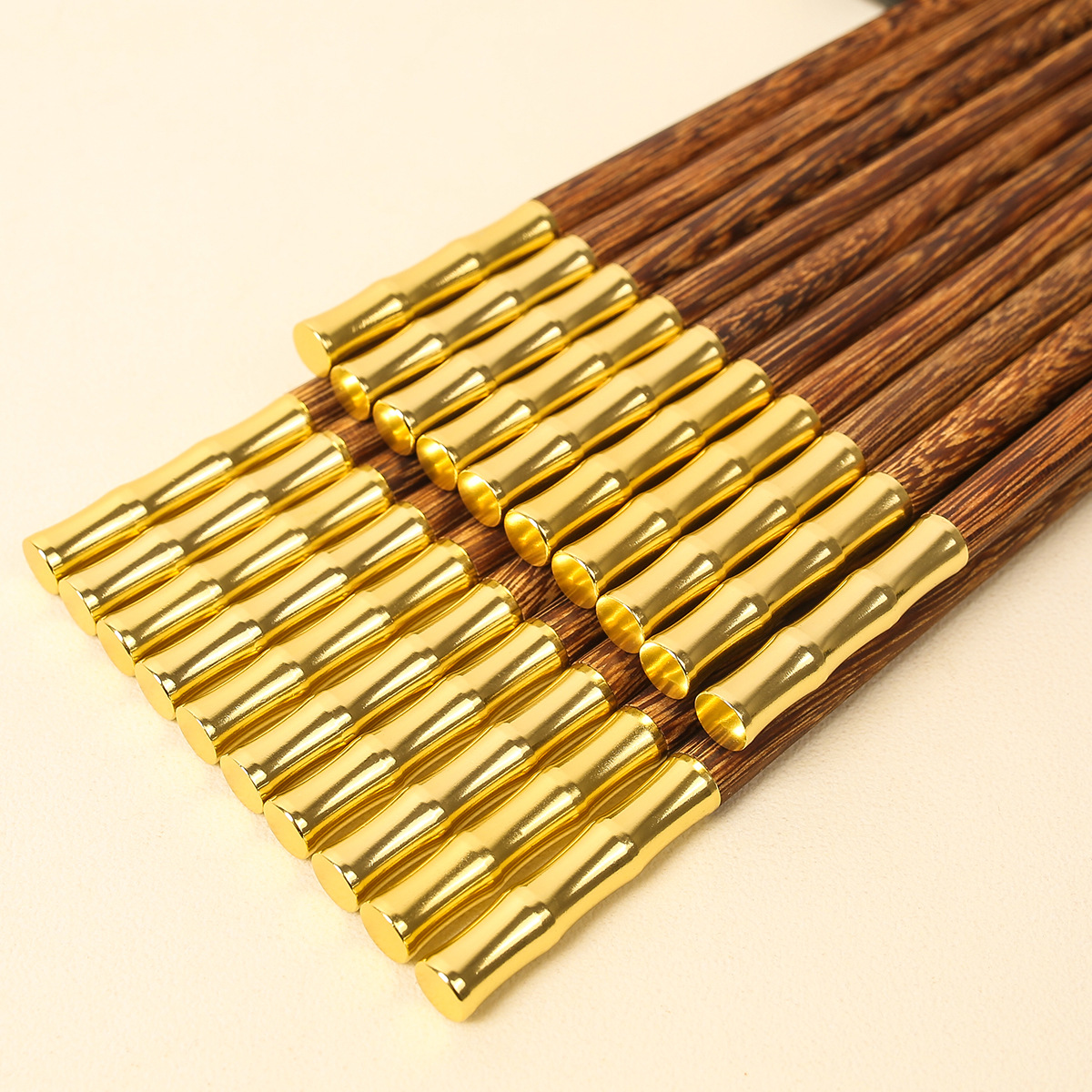 Palillos de madera con forma de alita de pollo para uso doméstico, palillos de madera maciza con parte superior redonda antideslizante, palillos de madera con parte superior de metal para uso comercial, palillos de regalo de madera sin pintura y sin cera.