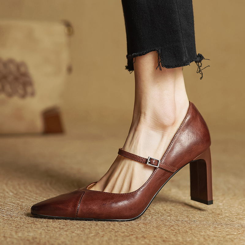 Retro minimalistic high heels