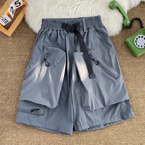 Shorts trendy casual popular fashion Instagram relaxed stylish handsome fashionable Hong Kong style