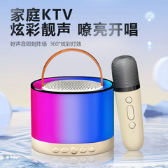 K52ワイヤレスbluetoothポータブルミニbluetoothスピーカーk歌はマイクを持っています。