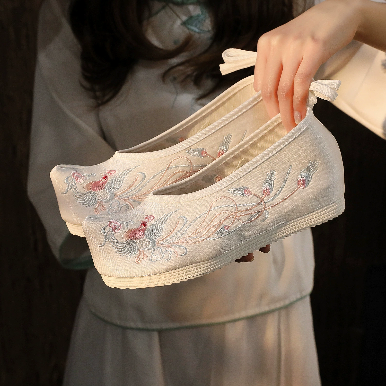 [Language Kite] Новая обувь Hanfu Студенческая антикварная обувь с вышивкой Женская подходящая антикварная обувь Hanfu, увеличивающая внутреннюю высоту