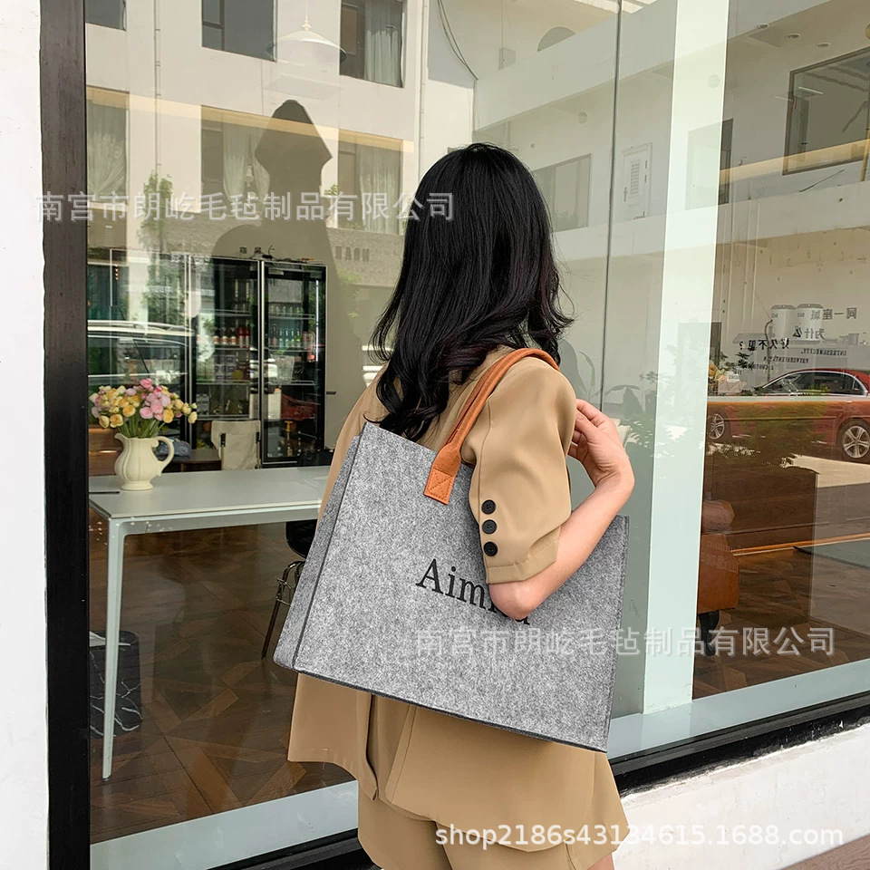 新款字母毛毡托特包  抖音小红书同款单肩女生手提包大容量毛毡包