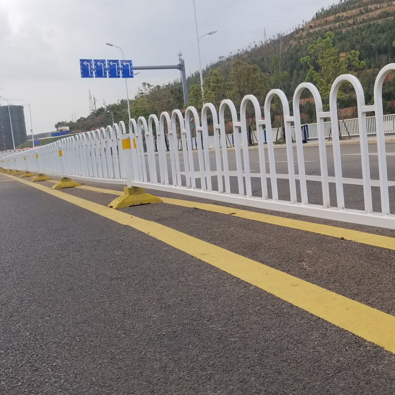 上海市政立柱锌钢隔离栏交通广告牌防撞栏杆京式围栅栏道路护栏